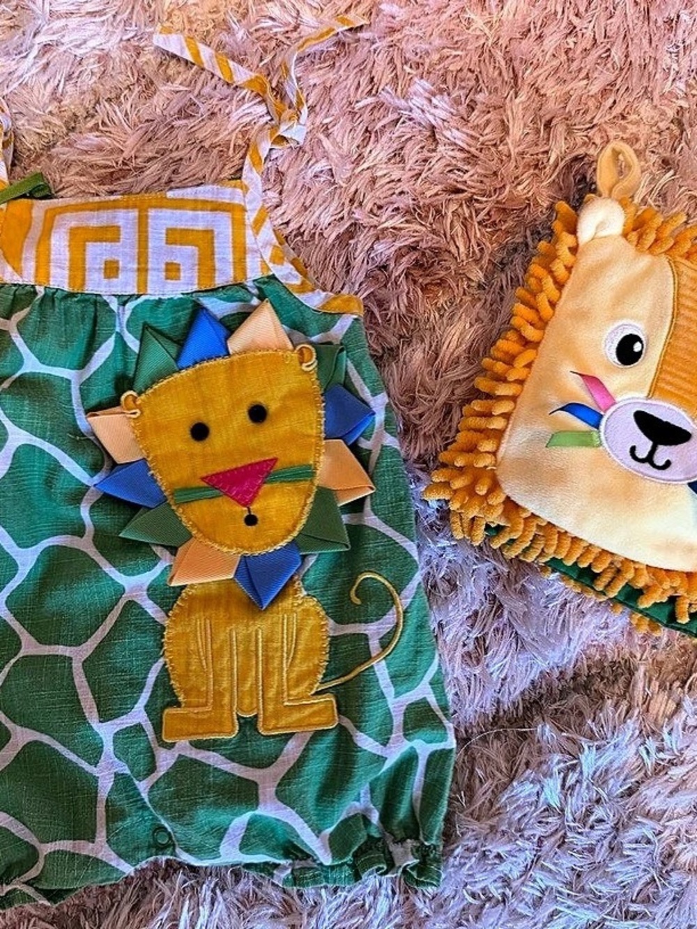 mud pie Giraffe Lion Applique Romper Green & Yellow 9-12M
